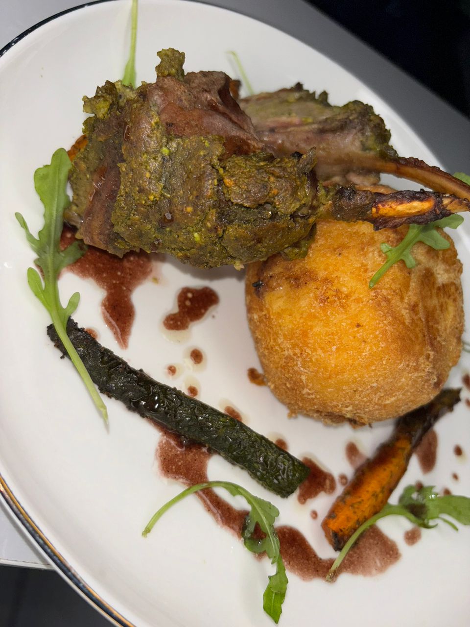 Côtelettes d’agneau en croûte de pistaches